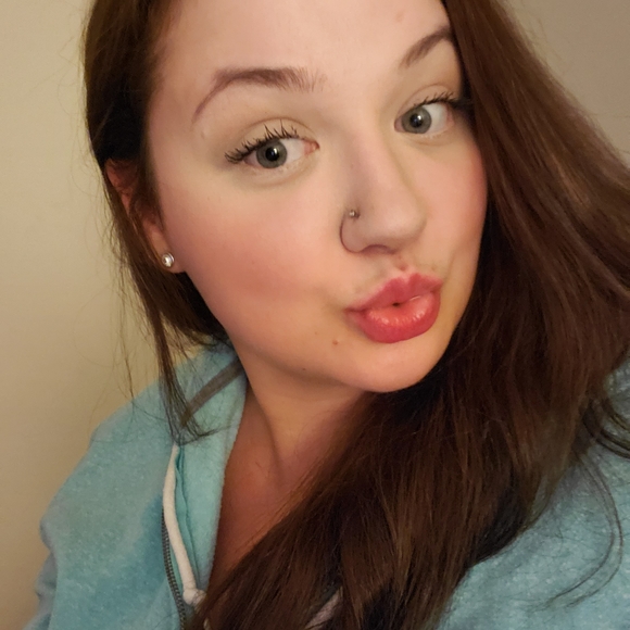 Meet your Posher, Vanessa - Picture 1 of 1